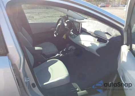 2021 Toyota Corolla Le z USA, uszkodzony, nr VIN 5YFEPMAE2MP260558